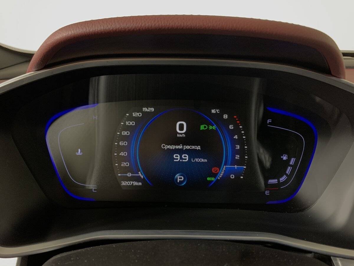 Geely Coolray с пробегом — 2022 год. Фото: #13