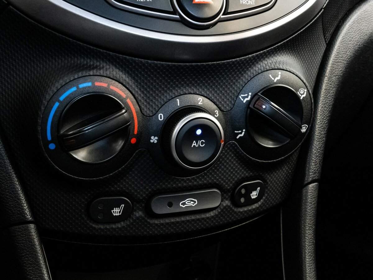 Hyundai Solaris с пробегом — 2015 год. Фото: #10