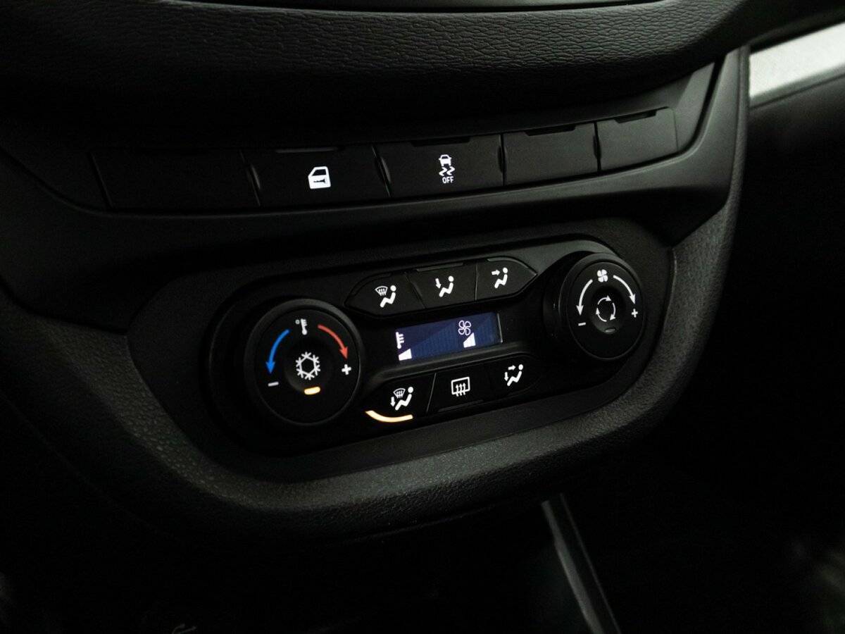 Lada (ВАЗ) Vesta с пробегом — 2019 год. Фото: #14