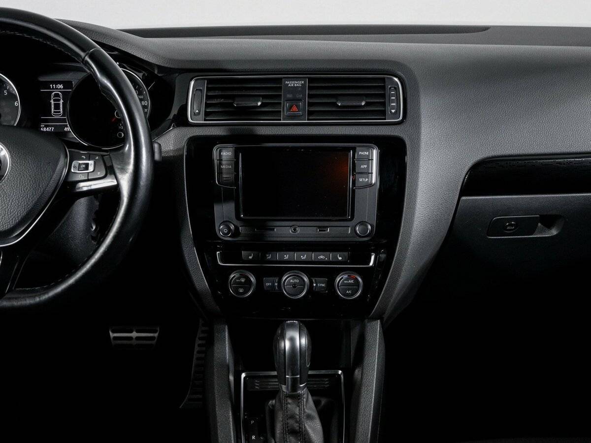 Volkswagen Jetta с пробегом — 2017 год. Фото: #12