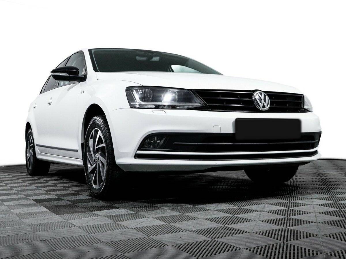 Volkswagen Jetta с пробегом — 2017 год. Фото: #18