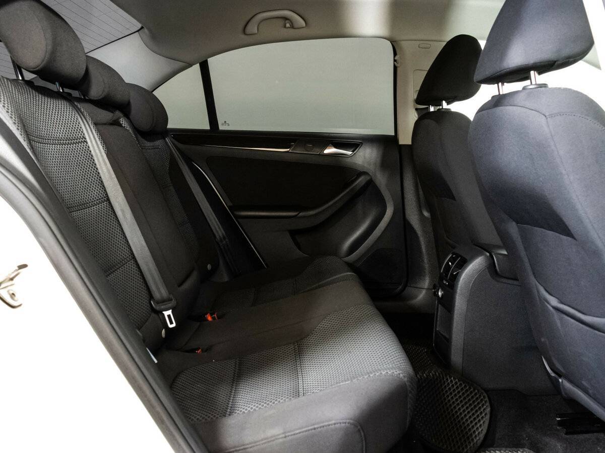 Volkswagen Jetta с пробегом — 2015 год. Фото: #15