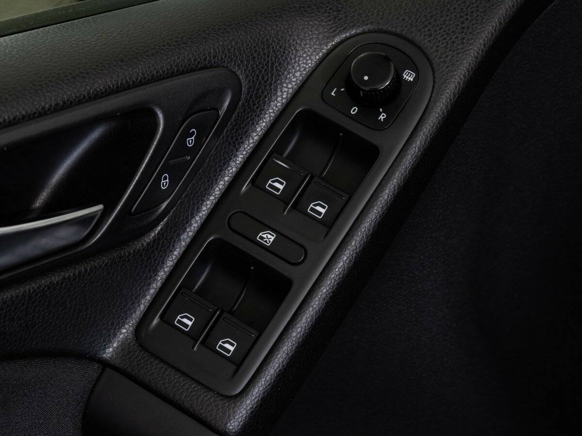 Volkswagen Golf с пробегом — 2012 год. Фото: #13