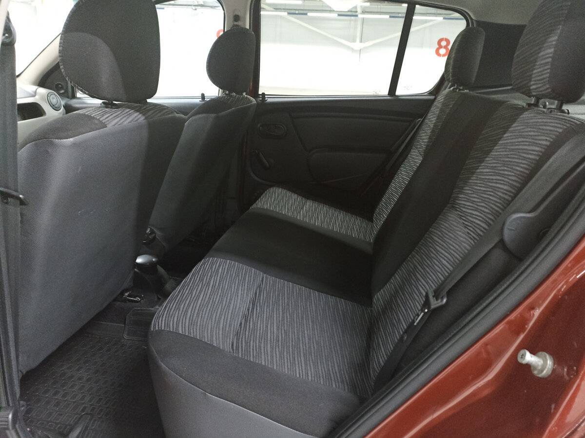 Renault Sandero с пробегом — 2013 год. Фото: #11