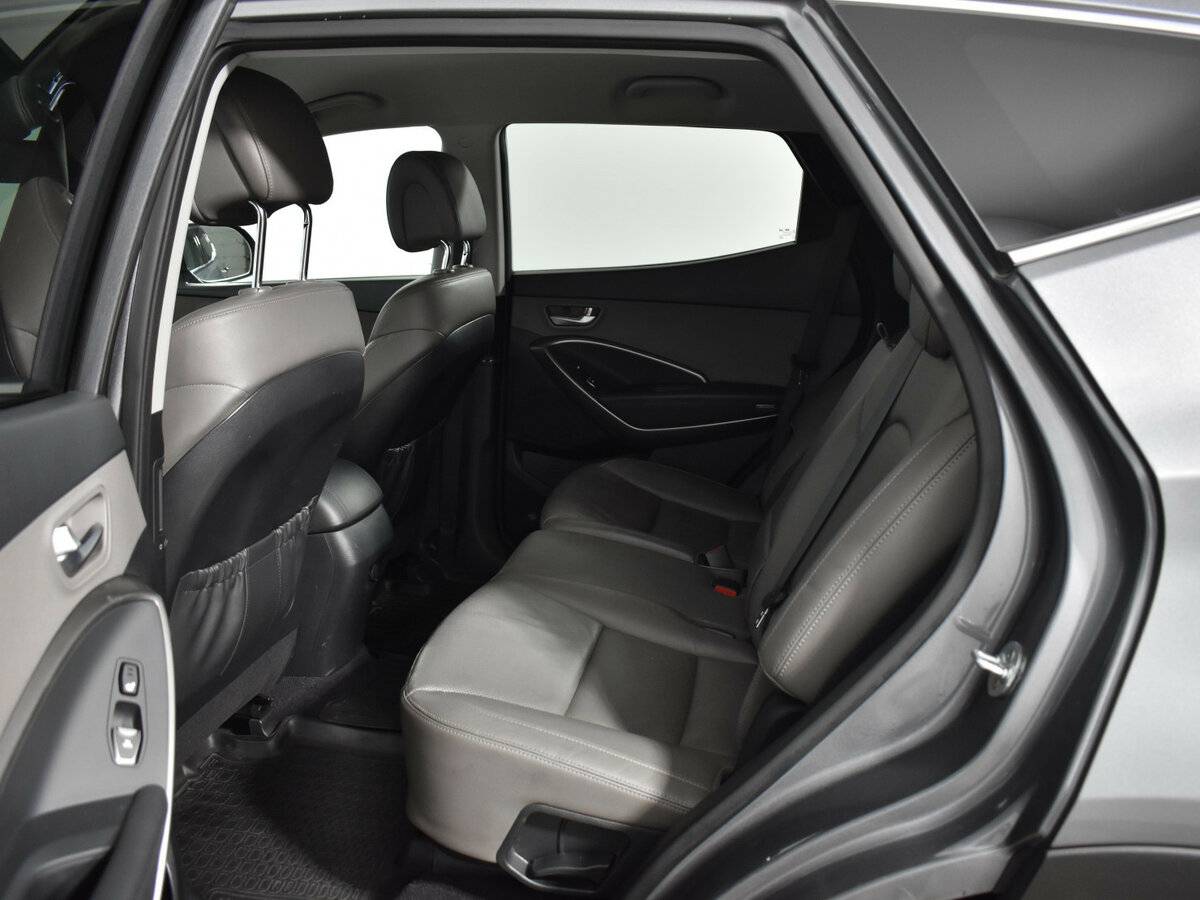 Hyundai Santa Fe с пробегом — 2015 год. Фото: #11