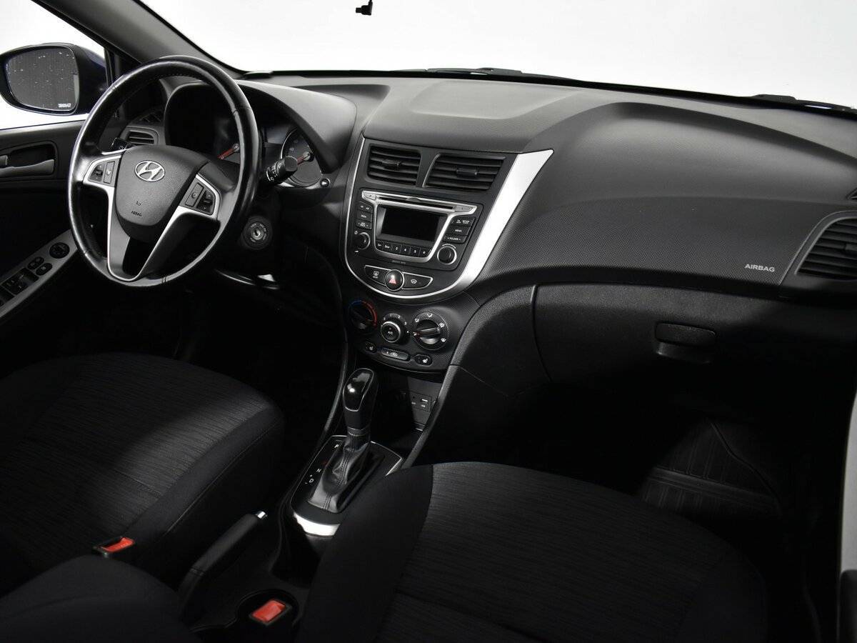 Hyundai Solaris с пробегом — 2015 год. Фото: #9