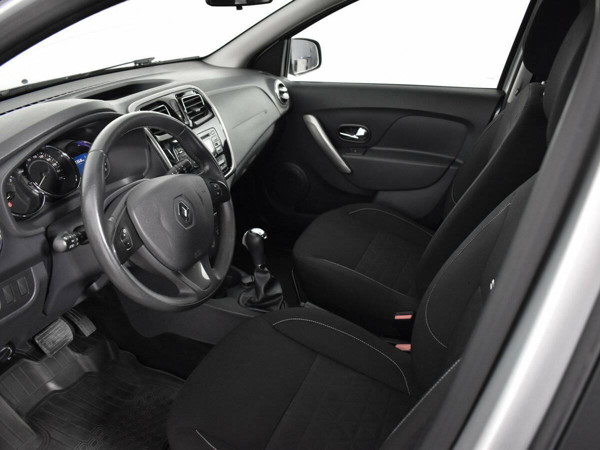 Renault Sandero с пробегом — 2017 год. Фото: #5