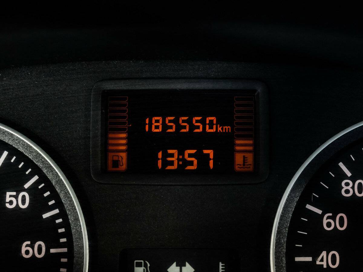 Renault Logan с пробегом — 2012 год. Фото: #10