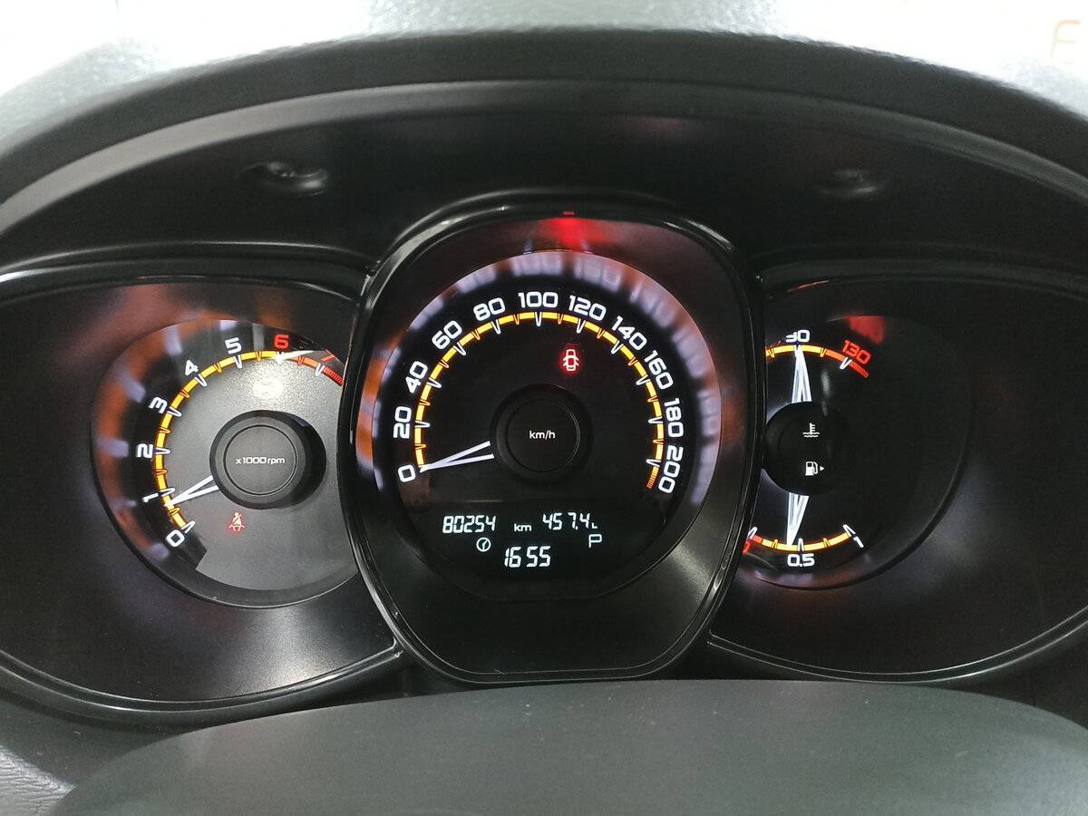 Lada (ВАЗ) Vesta с пробегом — 2020 год. Фото: #12