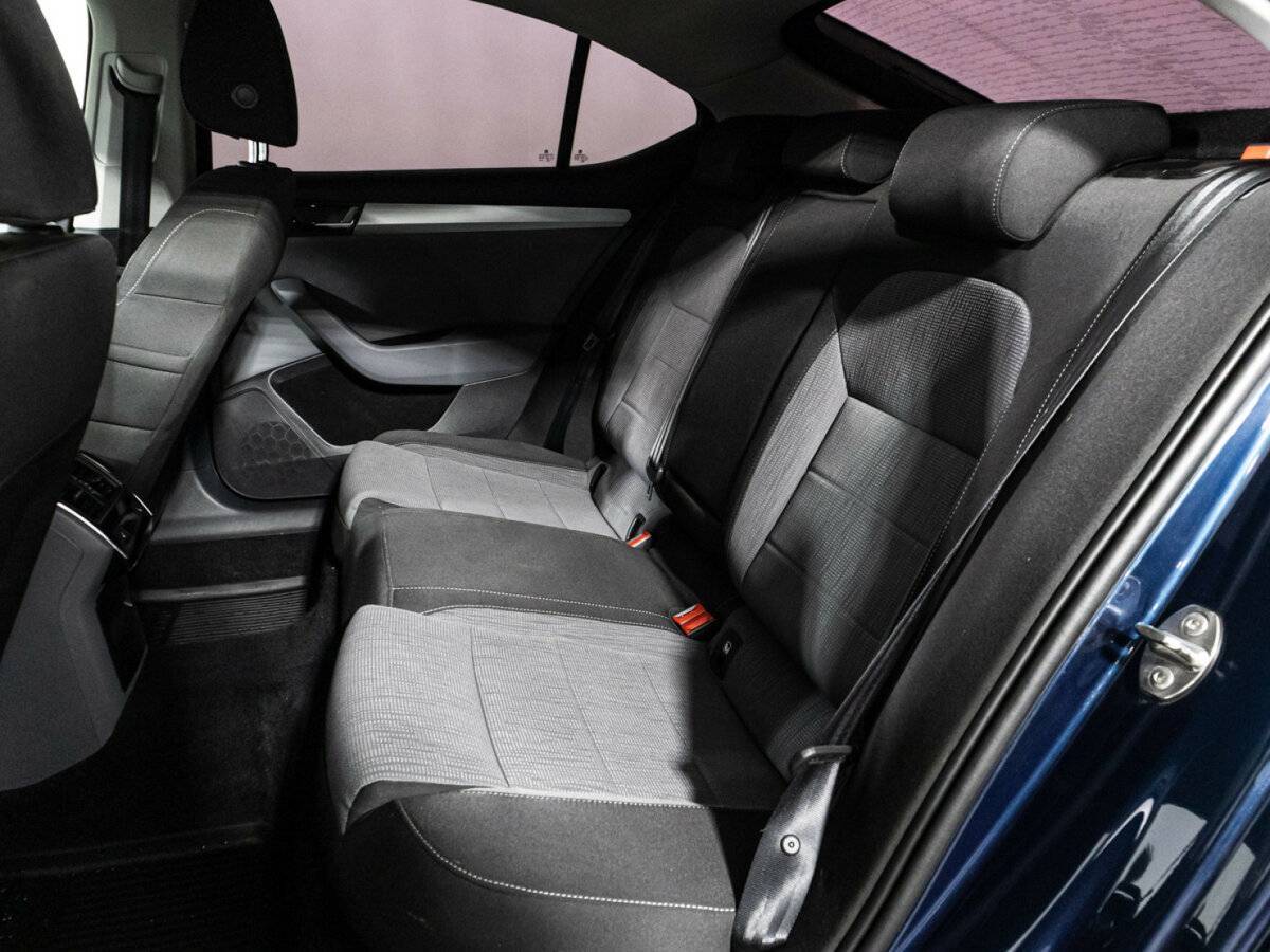 Skoda Superb с пробегом — 2015 год. Фото: #9