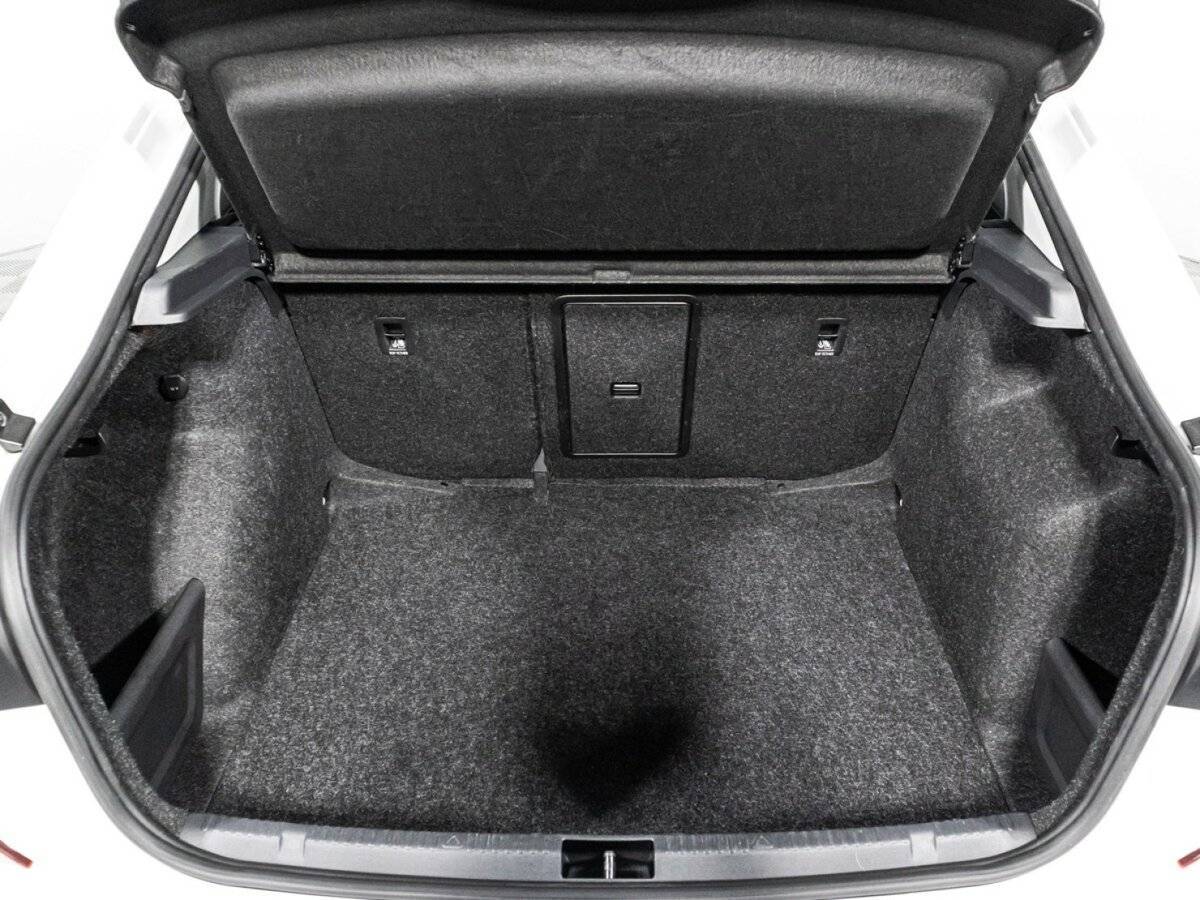 Volkswagen Polo с пробегом — 2020 год. Фото: #14