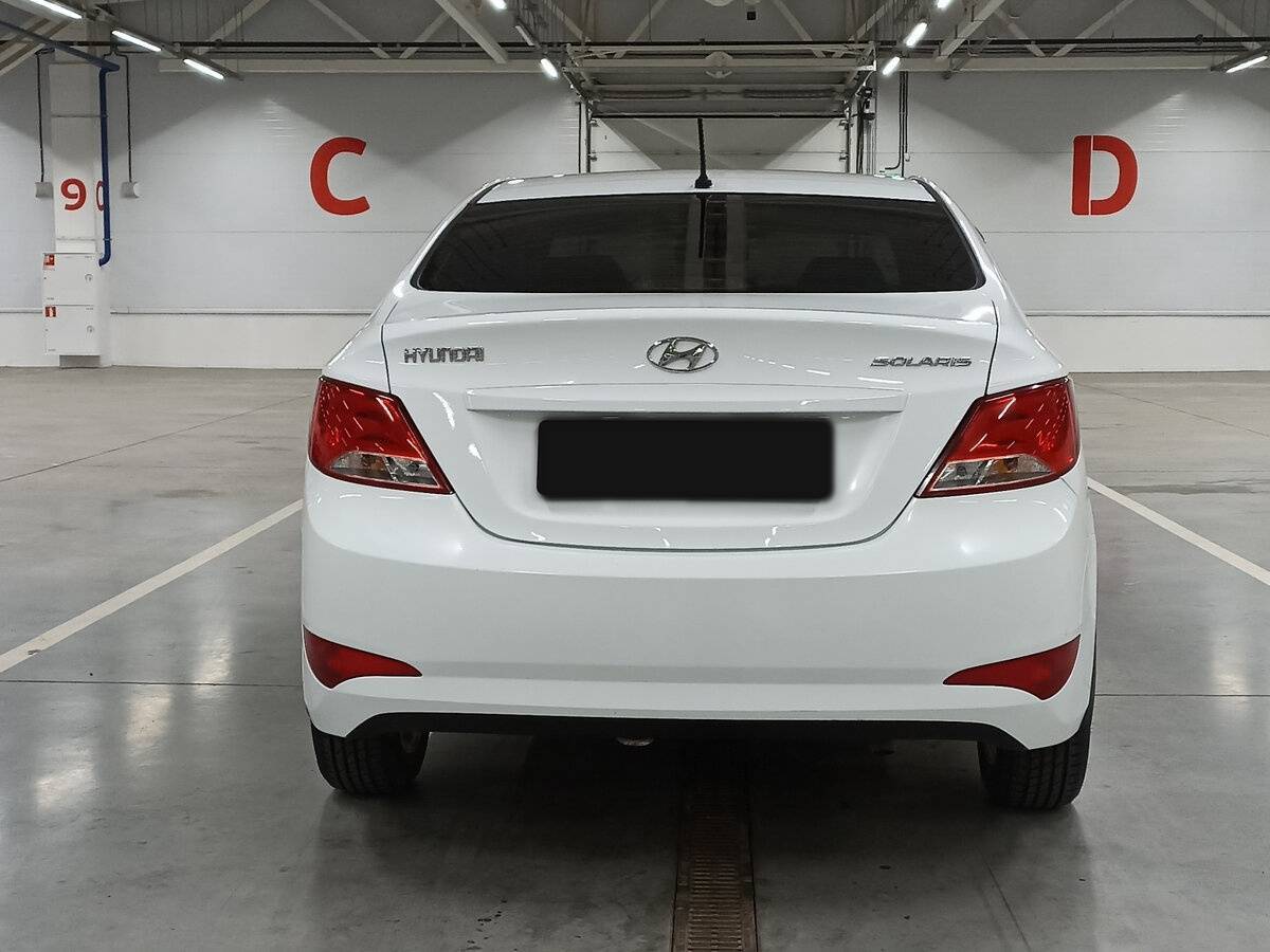 Hyundai Solaris с пробегом — 2015 год. Фото: #5