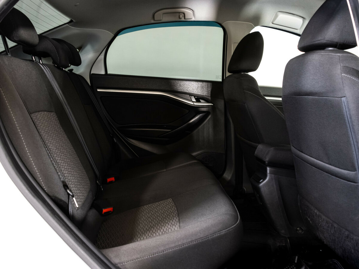 Lada (ВАЗ) Vesta с пробегом — 2018 год. Фото: #11