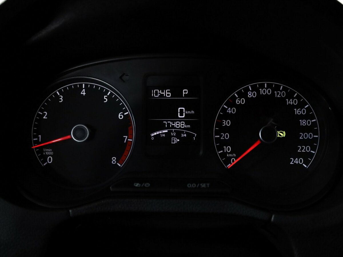 Volkswagen Polo с пробегом — 2015 год. Фото: #10