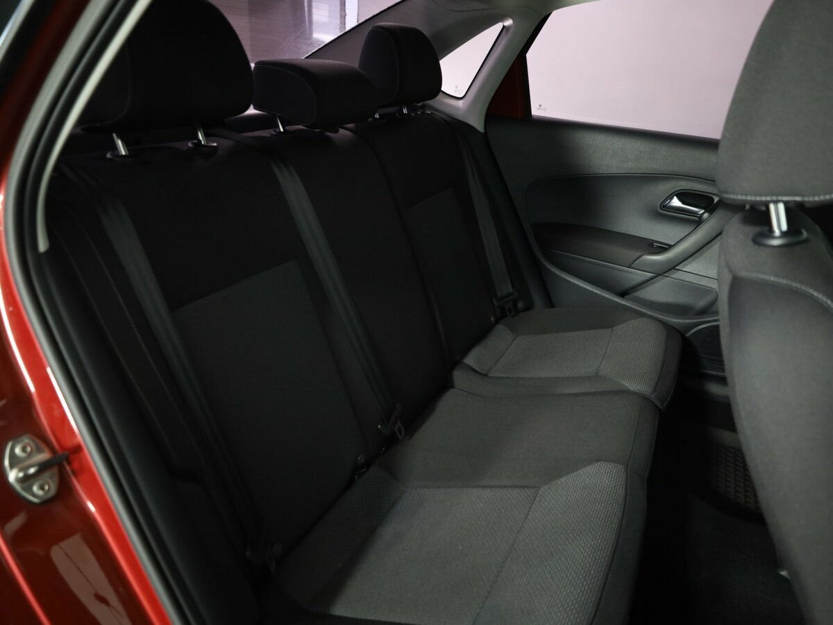 Volkswagen Polo с пробегом — 2015 год. Фото: #19