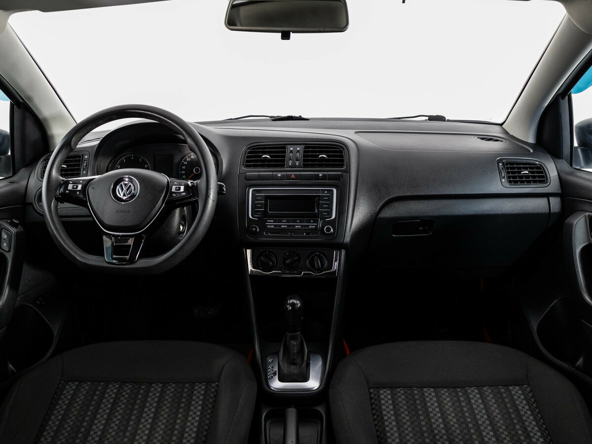 Volkswagen Polo с пробегом — 2016 год. Фото: #7
