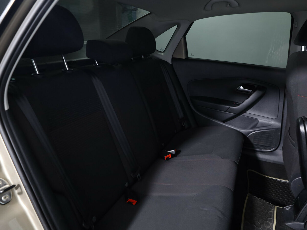 Volkswagen Polo с пробегом — 2017 год. Фото: #11