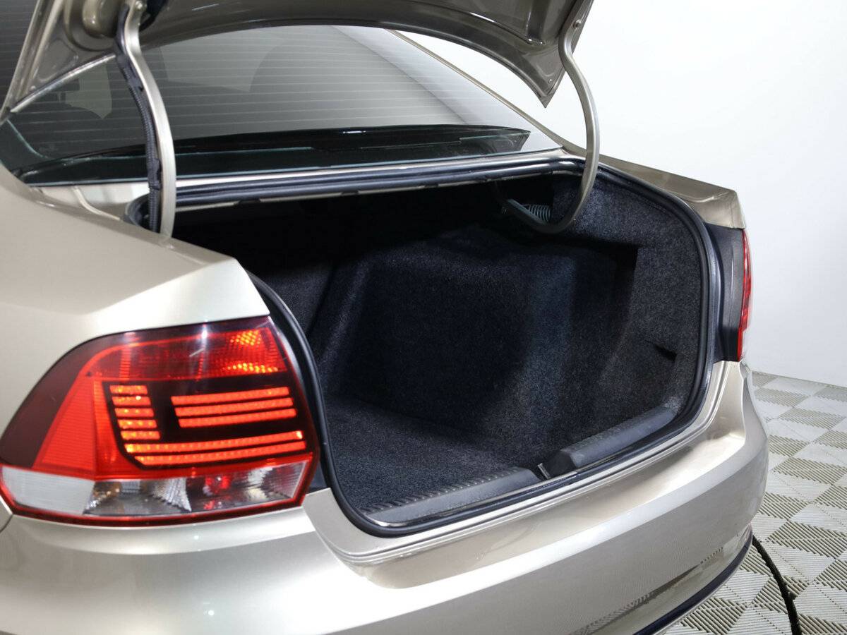 Volkswagen Polo с пробегом — 2017 год. Фото: #18