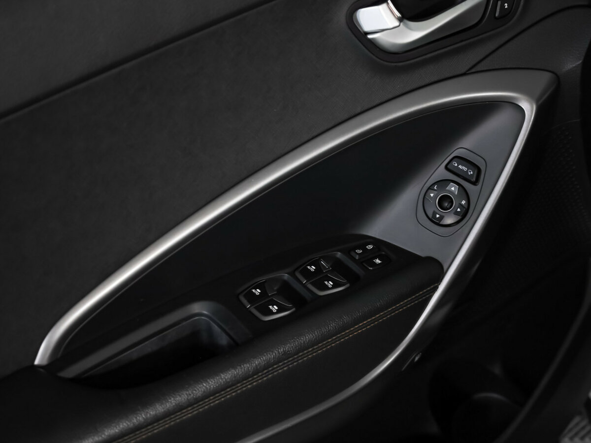 Hyundai Santa Fe с пробегом — 2012 год. Фото: #12