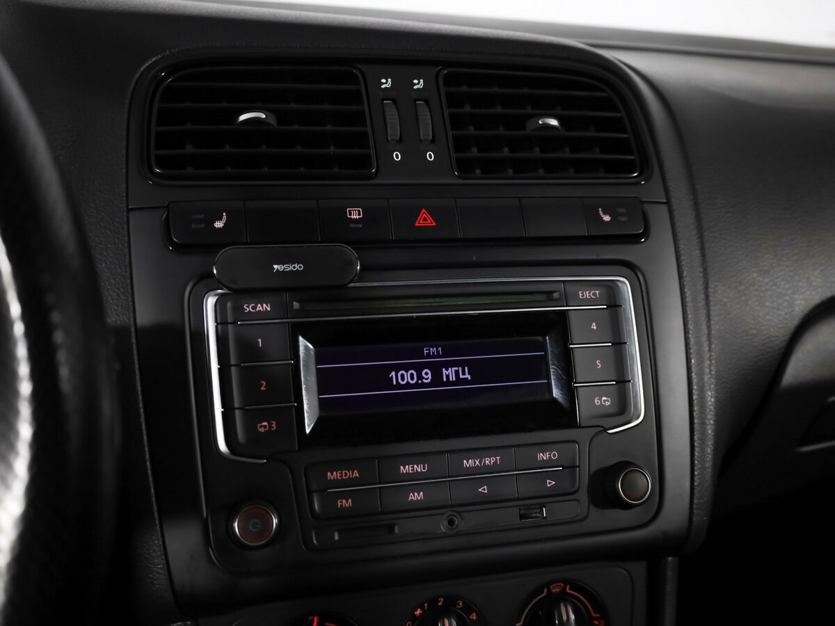 Volkswagen Polo с пробегом — 2013 год. Фото: #10