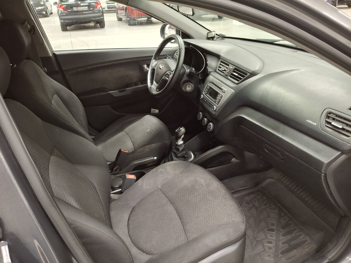 Kia Rio с пробегом — 2015 год. Фото: #10