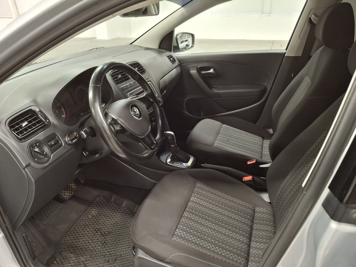 Volkswagen Polo с пробегом — 2016 год. Фото: #15