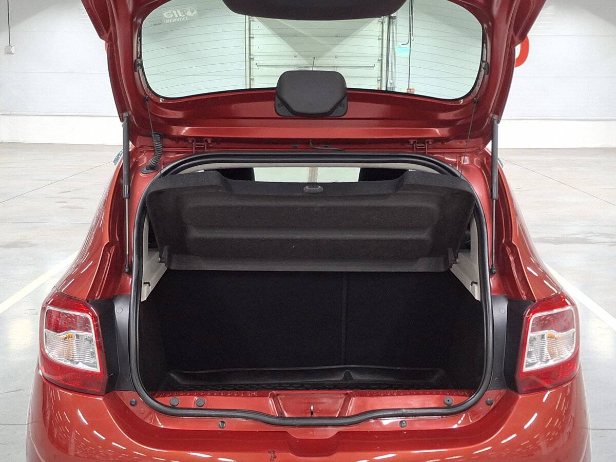 Renault Sandero с пробегом — 2017 год. Фото: #9