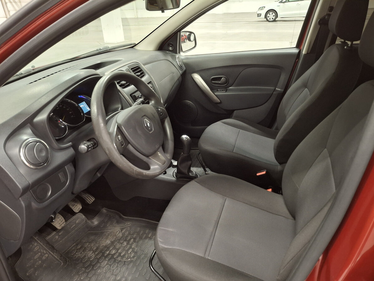 Renault Sandero с пробегом — 2017 год. Фото: #15