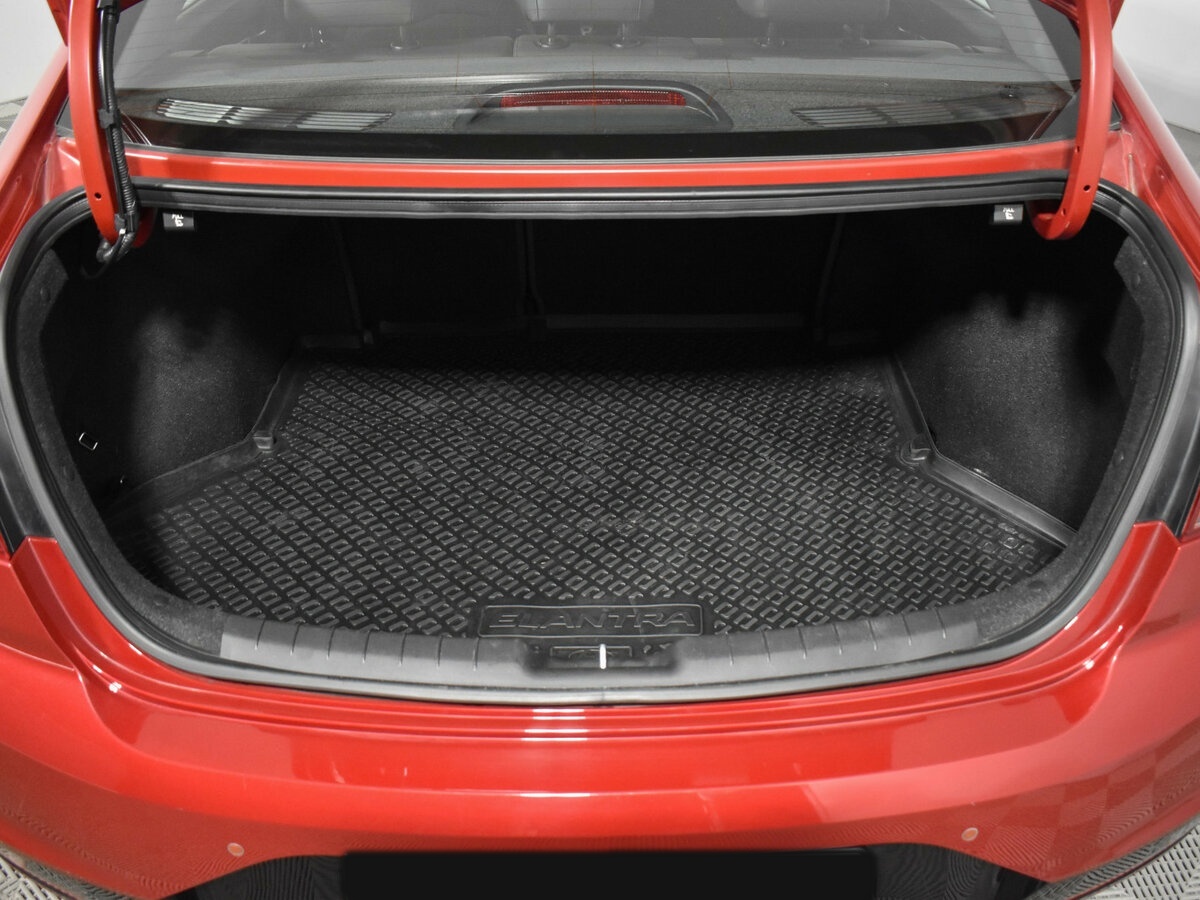Hyundai Elantra с пробегом — 2019 год. Фото: #17