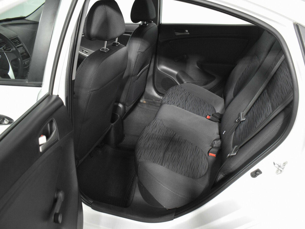 Hyundai Solaris с пробегом — 2016 год. Фото: #9