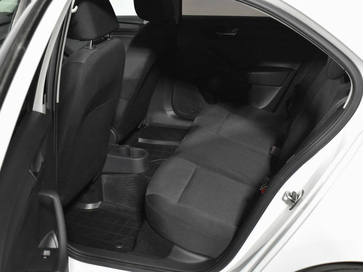 Skoda Rapid с пробегом — 2017 год. Фото: #9