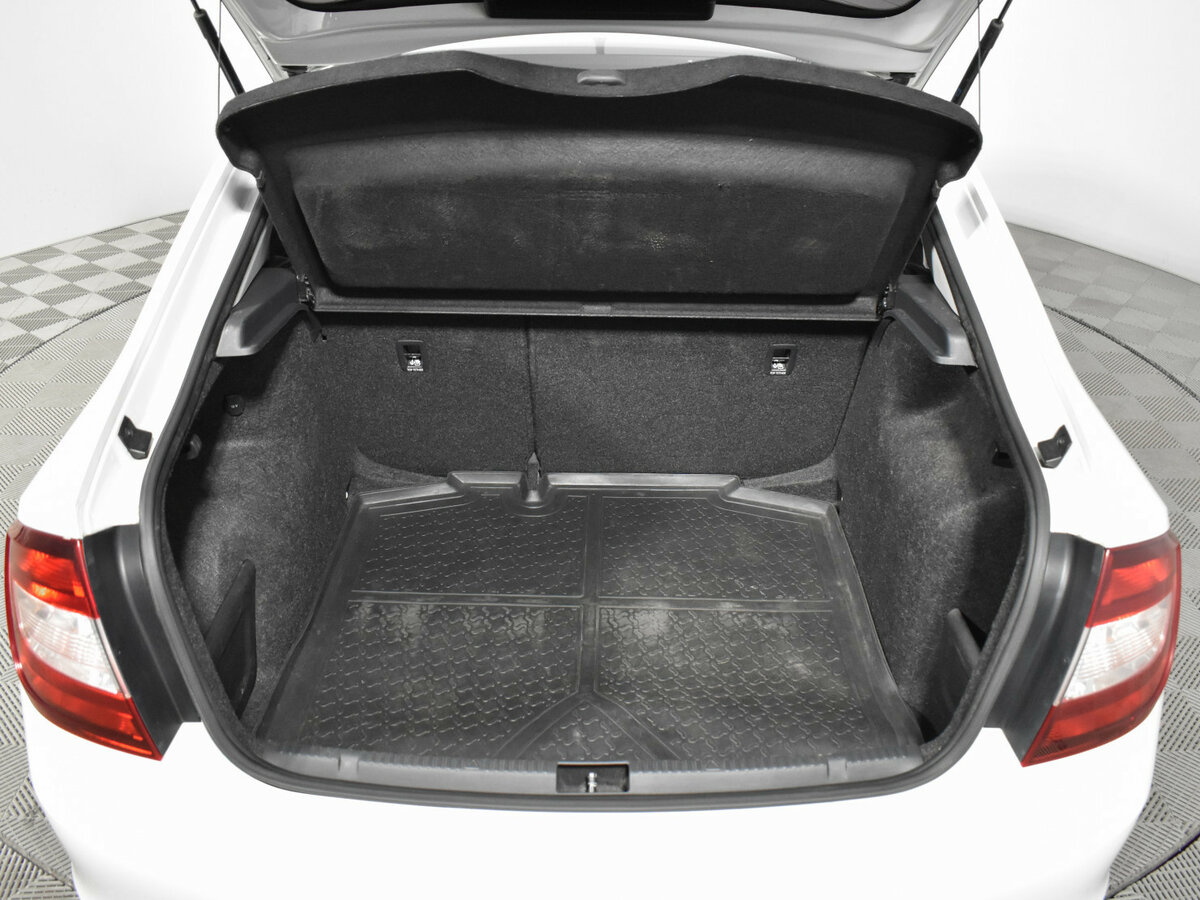 Skoda Rapid с пробегом — 2017 год. Фото: #15