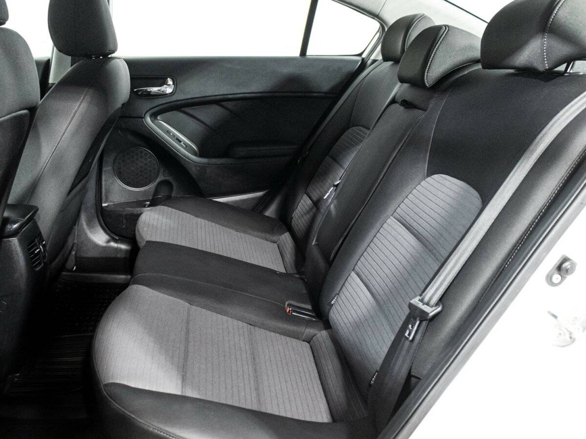 Kia Cerato с пробегом — 2015 год. Фото: #9
