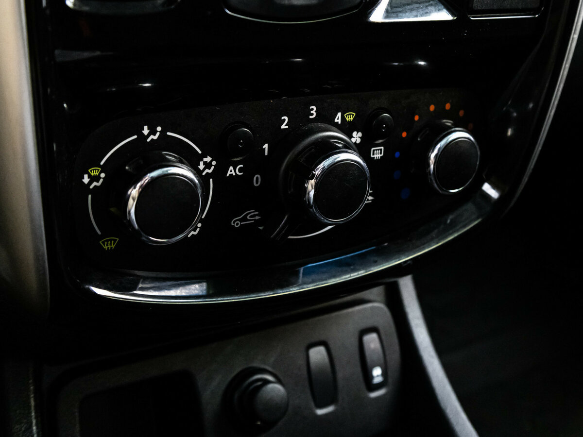 Nissan Terrano с пробегом — 2014 год. Фото: #9