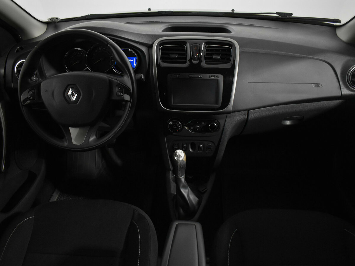 Renault Sandero с пробегом — 2016 год. Фото: #9