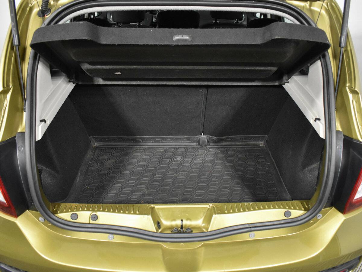 Renault Sandero с пробегом — 2016 год. Фото: #13