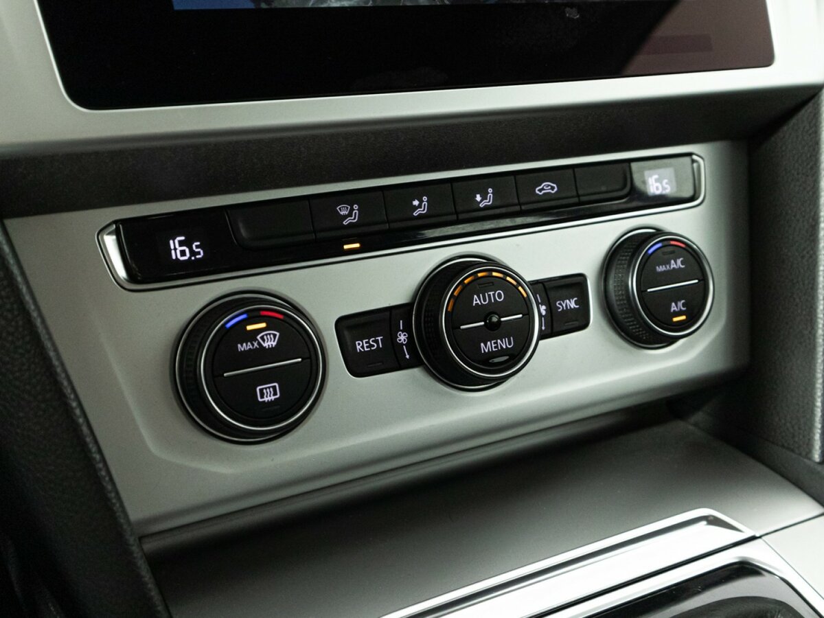 Volkswagen Passat с пробегом — 2019 год. Фото: #13