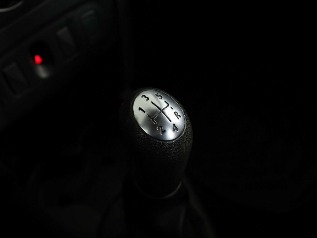 Renault Logan с пробегом — 2015 год. Фото: #18