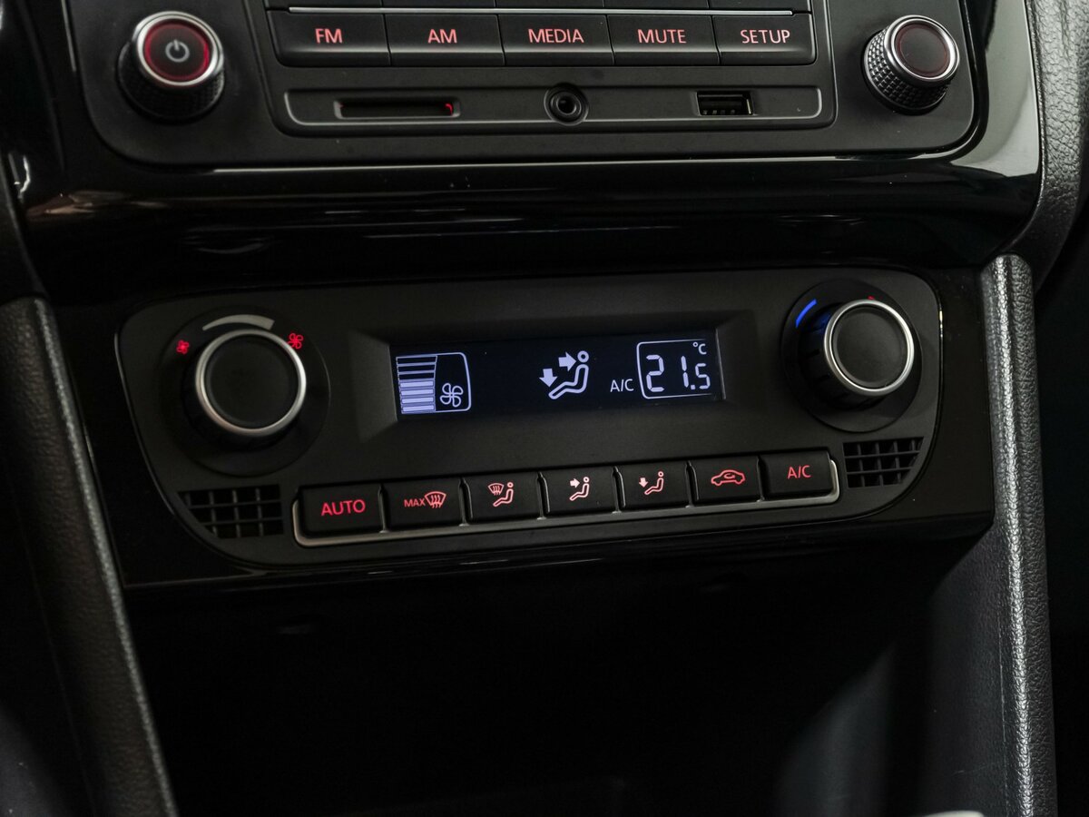 Volkswagen Polo с пробегом — 2018 год. Фото: #12