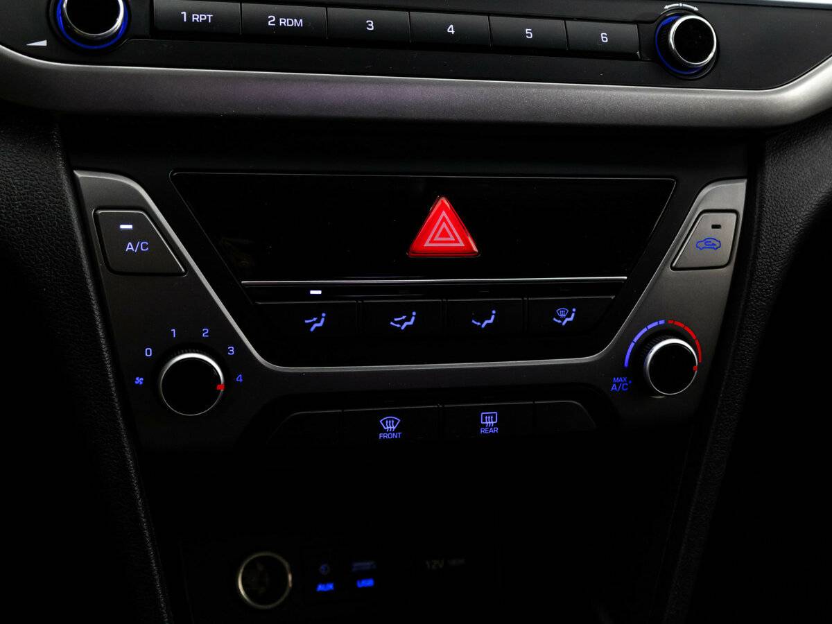 Hyundai Elantra с пробегом — 2016 год. Фото: #10