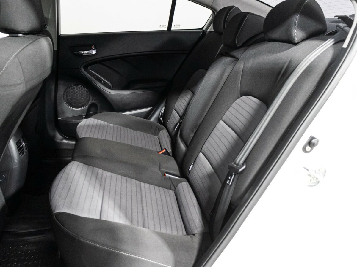 Kia Cerato с пробегом — 2015 год. Фото: #9