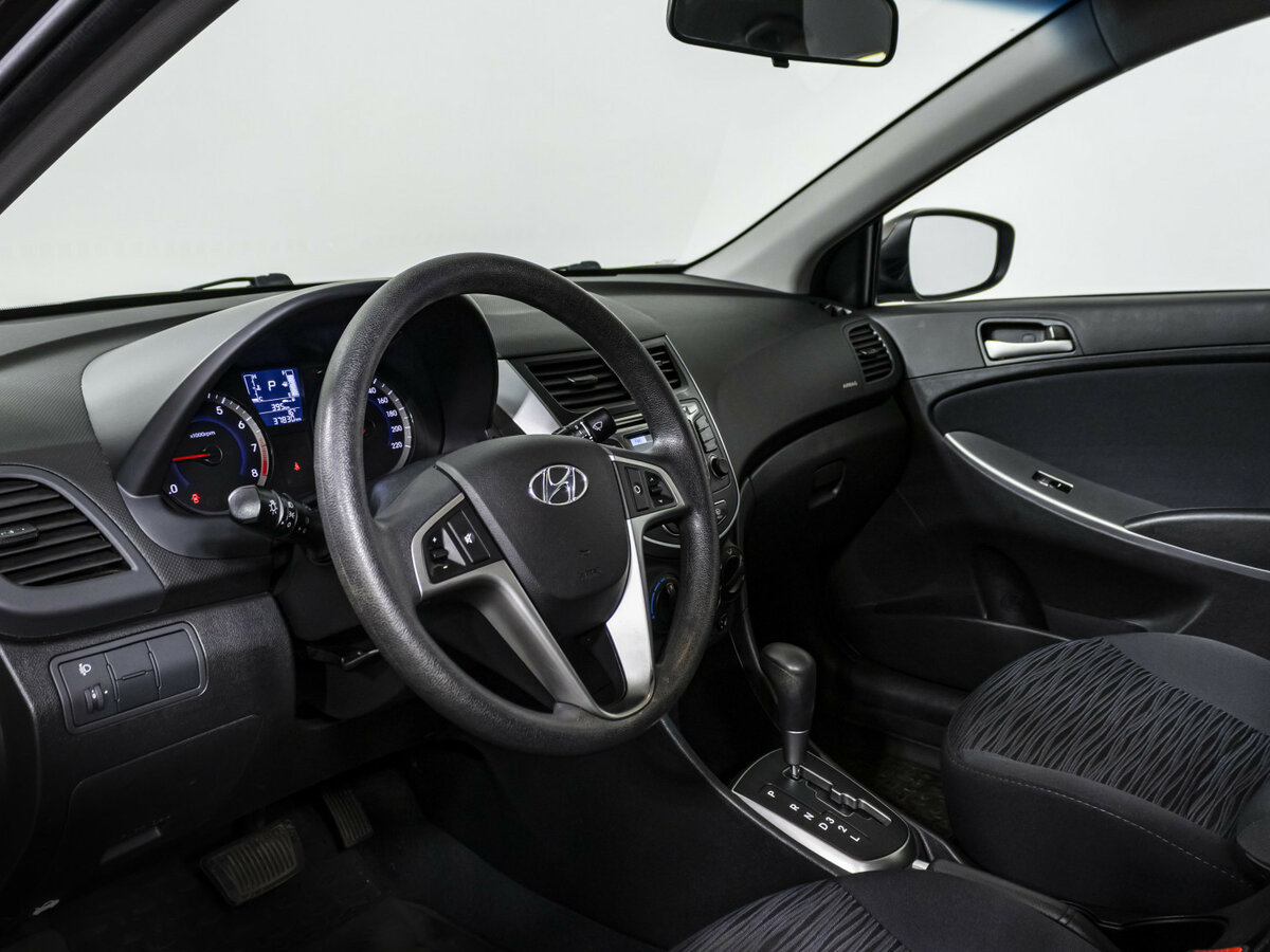 Hyundai Solaris с пробегом — 2015 год. Фото: #8