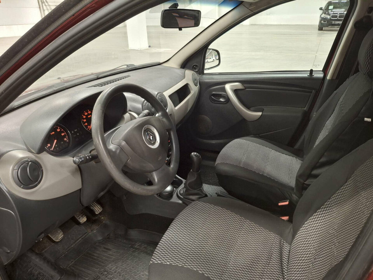 Renault Sandero с пробегом — 2014 год. Фото: #15