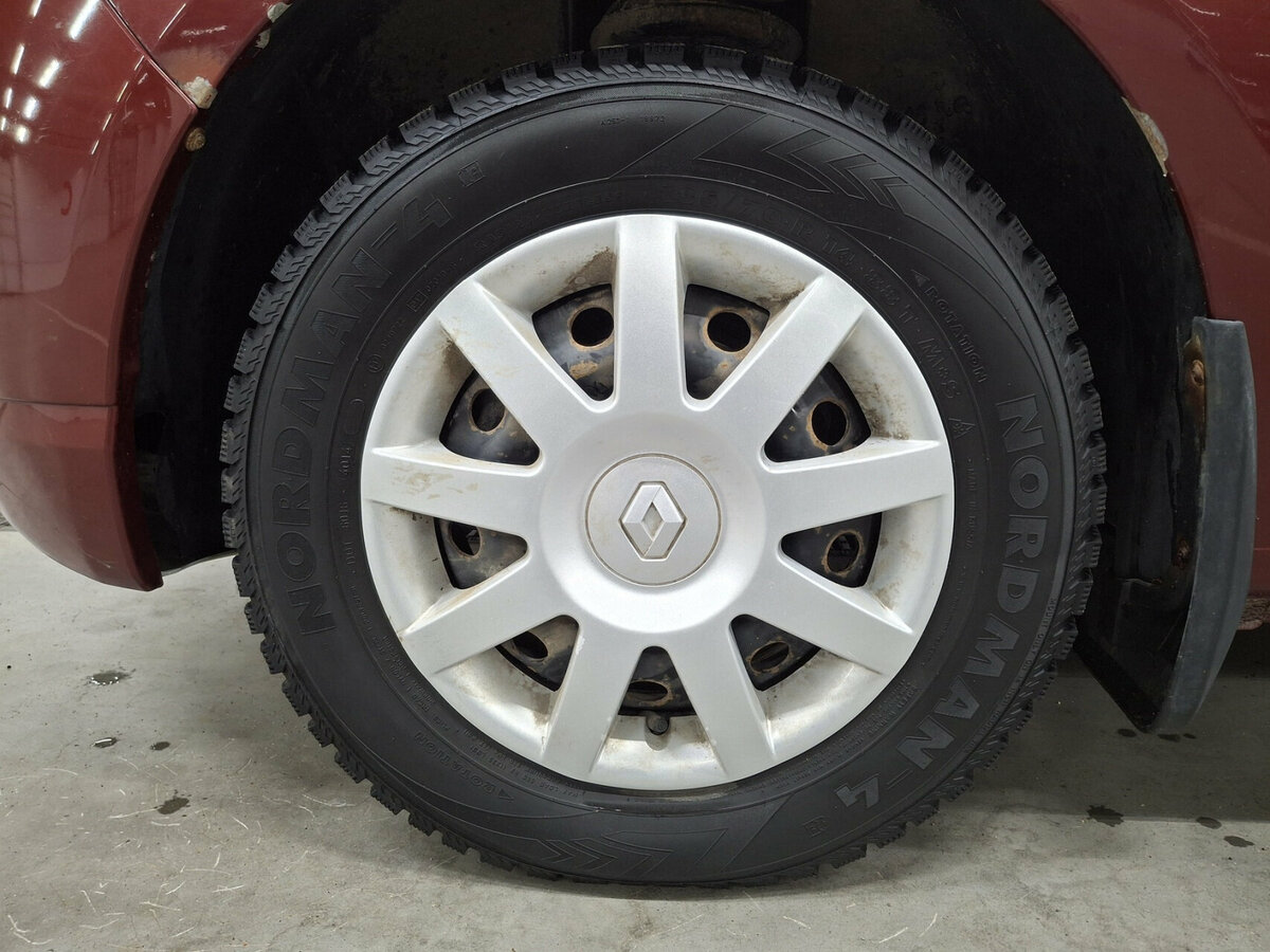 Renault Sandero с пробегом — 2014 год. Фото: #17