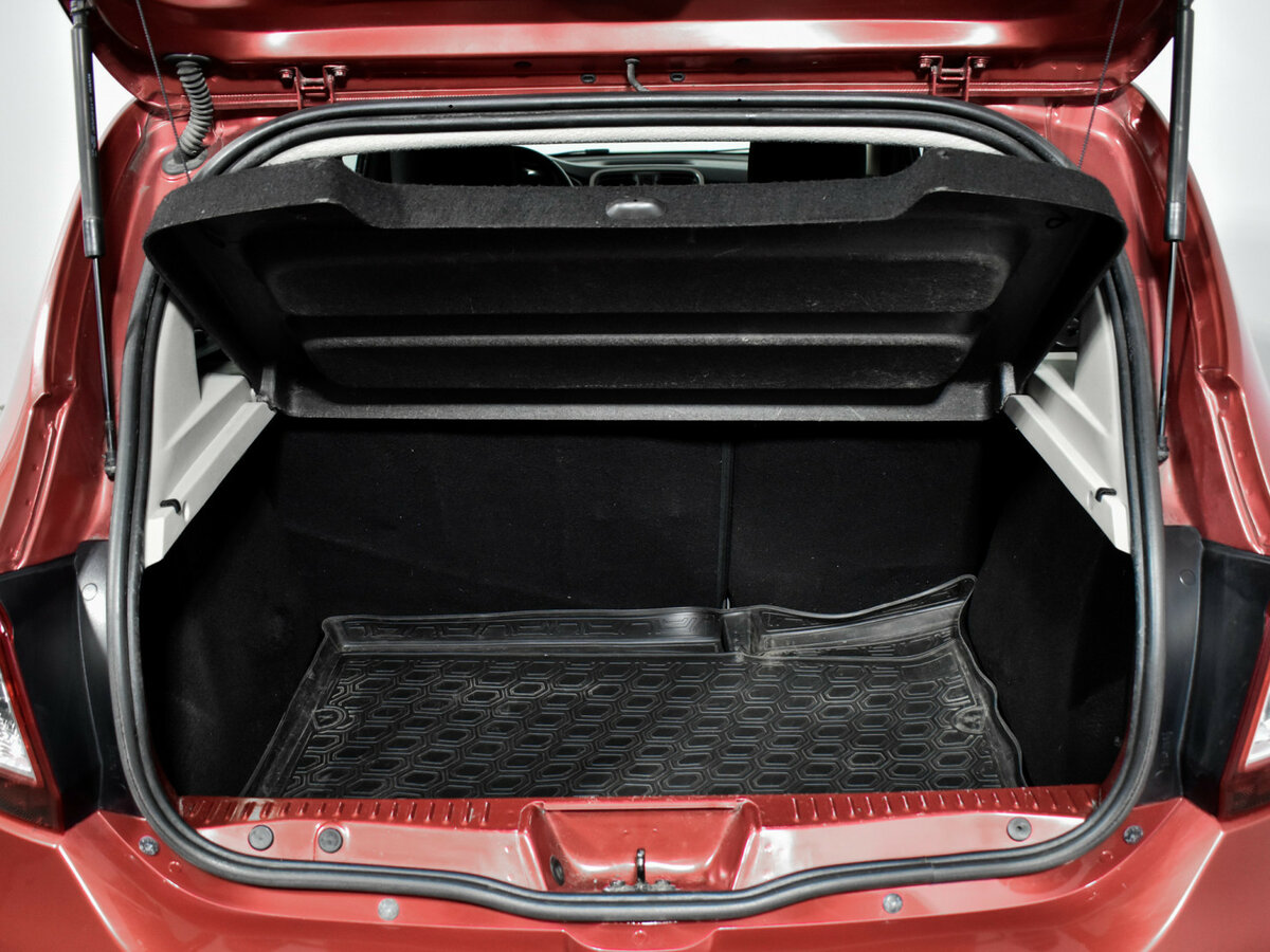 Renault Sandero с пробегом — 2016 год. Фото: #15