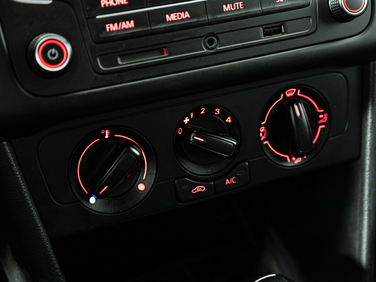 Volkswagen Polo с пробегом — 2019 год. Фото: #14