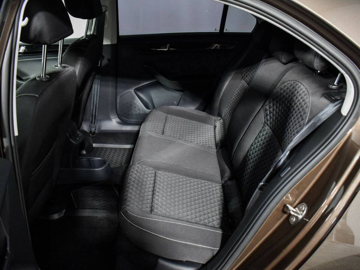 Skoda Rapid с пробегом — 2018 год. Фото: #10