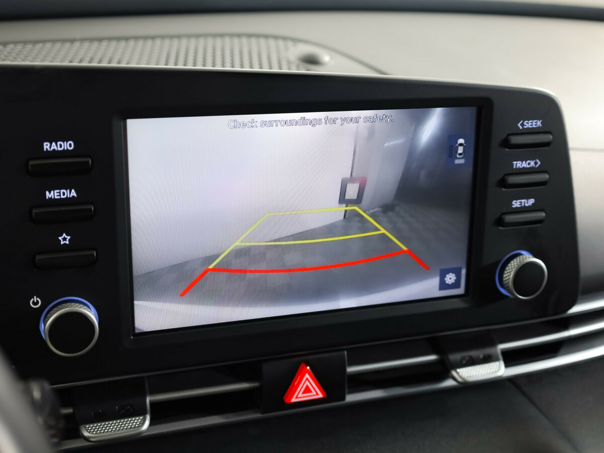 Hyundai Elantra с пробегом — 2021 год. Фото: #11