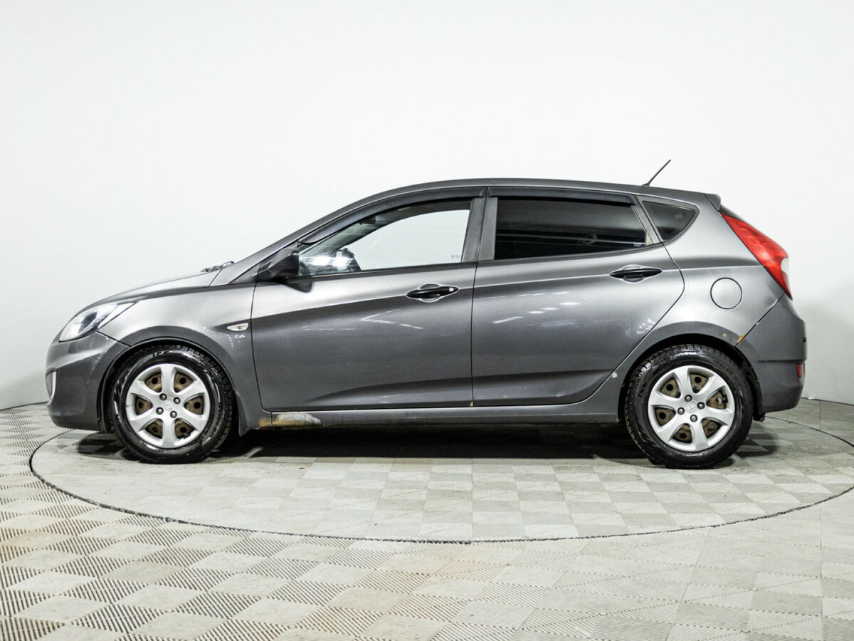 Hyundai Solaris с пробегом — 2012 год. Фото: #7