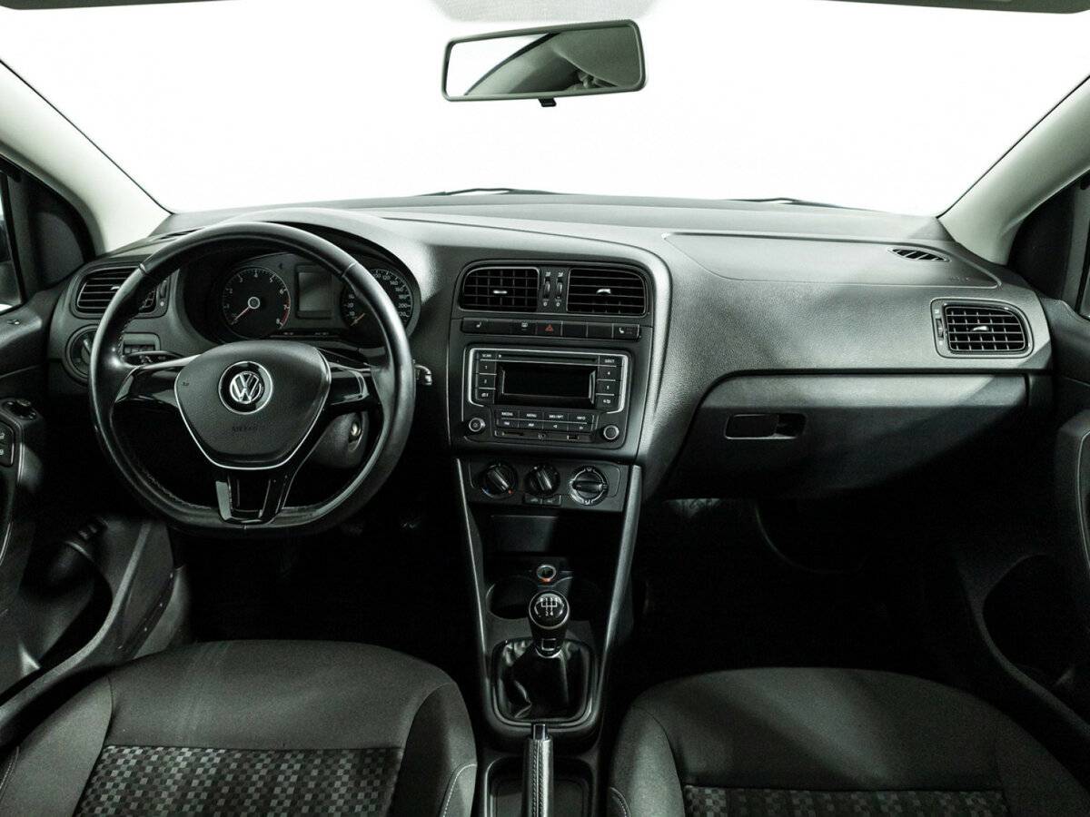 Volkswagen Polo с пробегом — 2015 год. Фото: #12